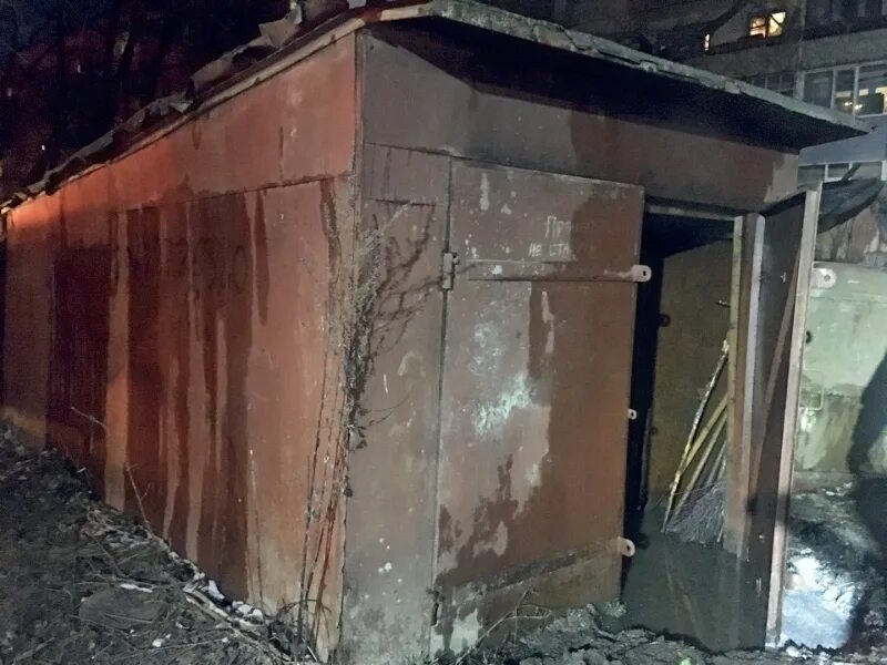 сгорел гараж. закрыли в гараже и подожгли. закрыли в гараже и подожгли. поджог гаража мвд. трое детей в антропово подожгли гараж.