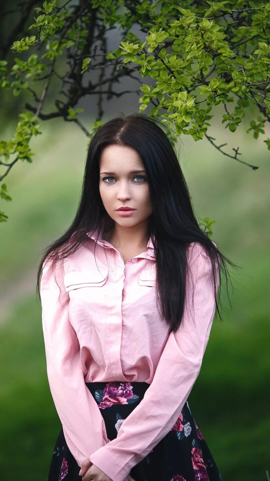 Русскую брюнеточку. Русскую брюнеточку
