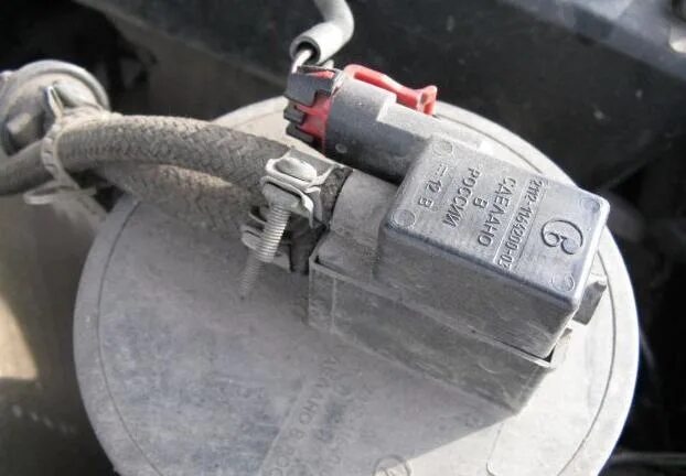 Клапан продувки адсорбера ваз 2114. Абсорбер ваз 2114 1. Датчик продувки адсорбера ваз 2114. Клапан абсорбера 2114. Клапан абсорбера ваз 2114.