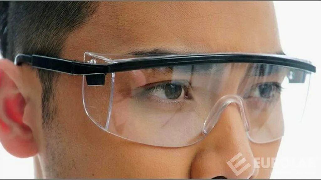 Защитные очки. Защитные очки на производстве. Очки послеоперационные защитные. Медицинские очки. Защитные очки в лаборатории