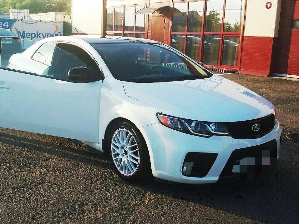 Kia Cerato 2 белая. Kia Cerato 2010 купе. Kia Cerato Koup 2010. Kia Cerato Koup 2 белая.