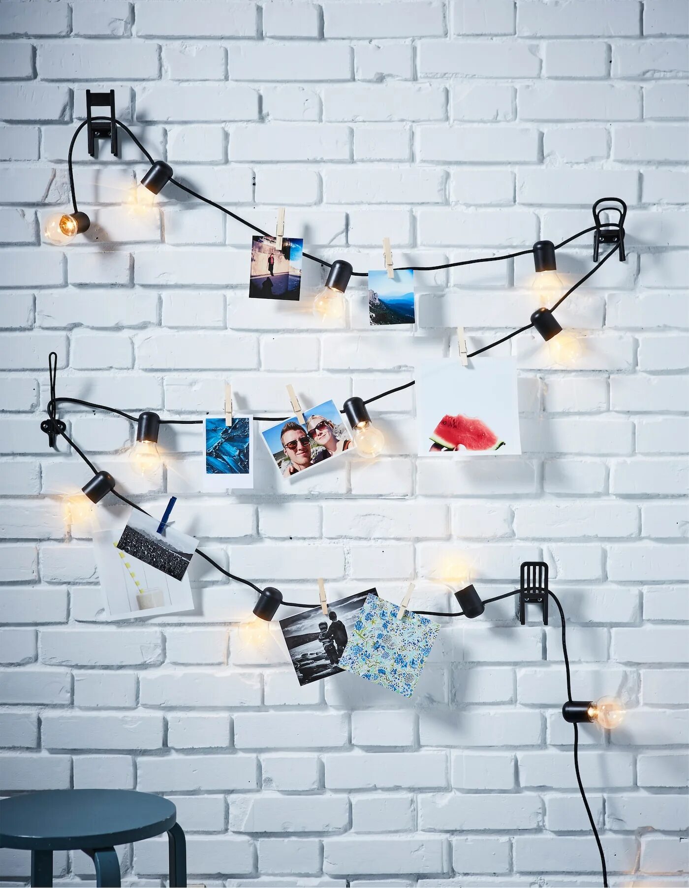 Украшение из гирлянды на стену. Гирлянды в интерьере. Украшение гирляндой. Украшение гирляндой. Идея гирлянды.