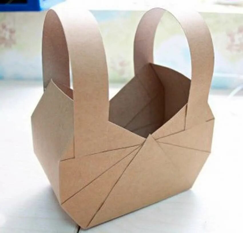 Корзинки из бумаги и картона. Корзинка из полосок бумаги. Корзиночка из бумаги. Корзинка из бумаги. Корзинки из бумаги и картона.