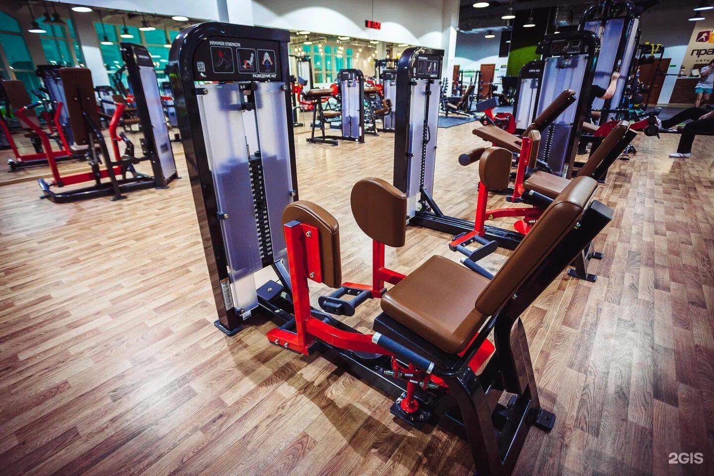 Тренажерный зал на октябрьском поле. Тренажерный октябрьский. Богатырь новокузнецк тренажёрный зал. Тренажёрный зал октябрь. Ганино.