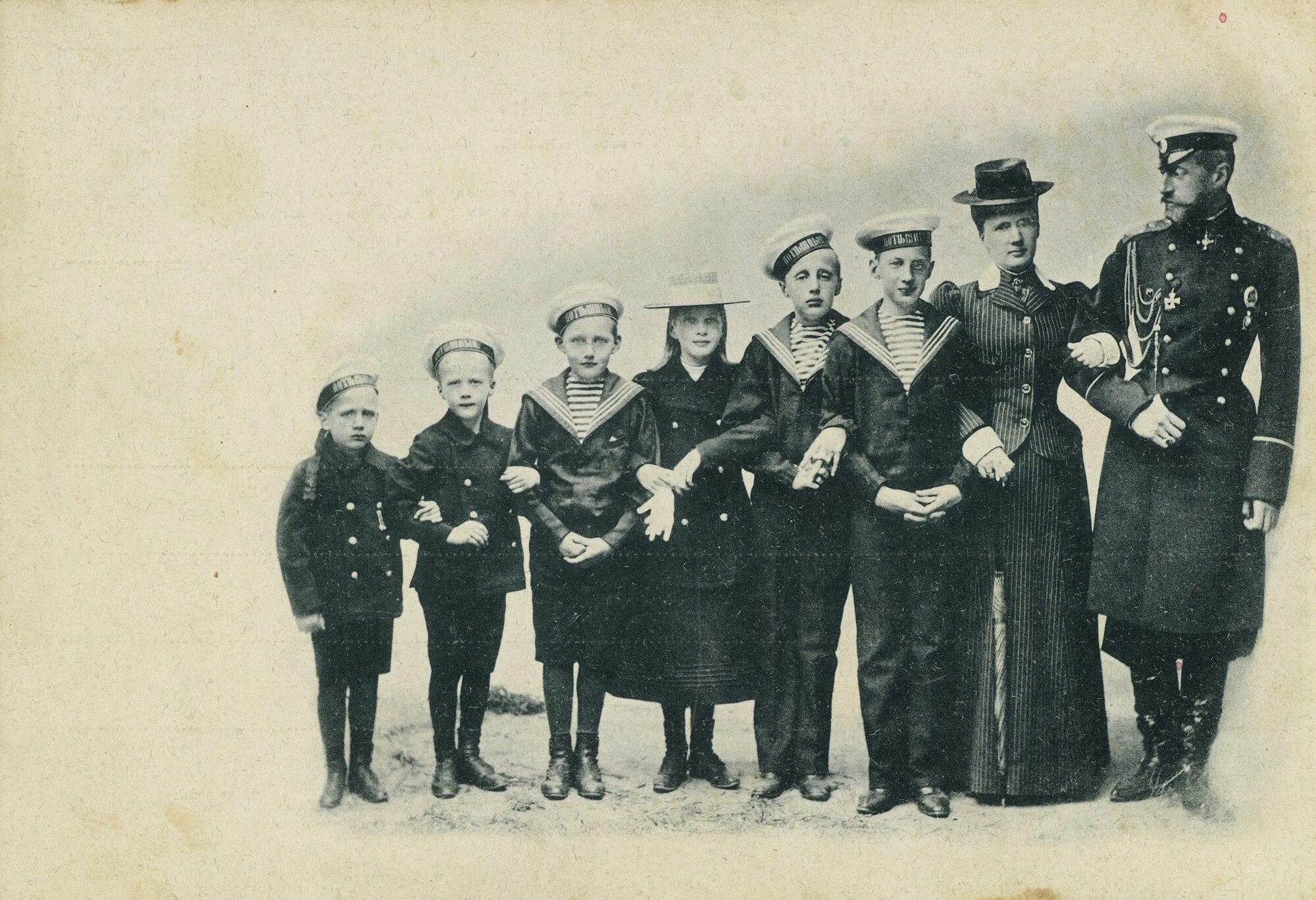 Константин романов великий князь семья. Сигсон фотограф рыбинск кашин. Р. Рабочая семья до революции. Агриппина абрикосова старые фото.