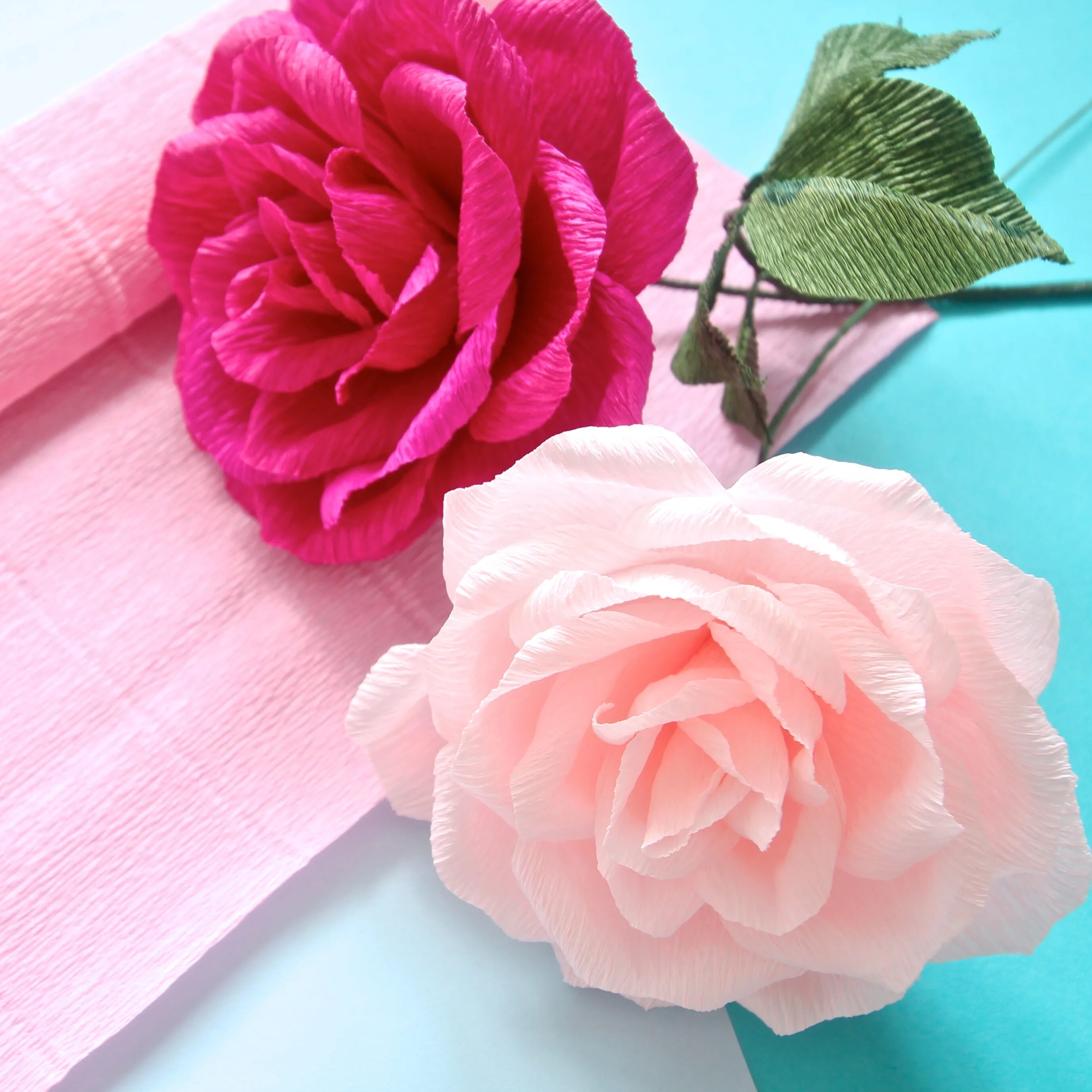 Креповая бумага техника. Розы из крепированной бумаги. Цветы изгафрироной бумаги. Цветы из гофрированной бум.