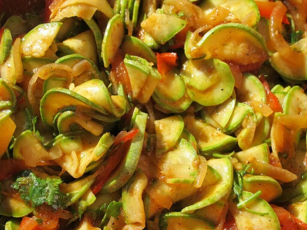 Кабачки самый вкусный рецепт быстрого. Корейские кабачки. салат из цукини по-корейски. цукини по корейски. корейский салат с цукини.
