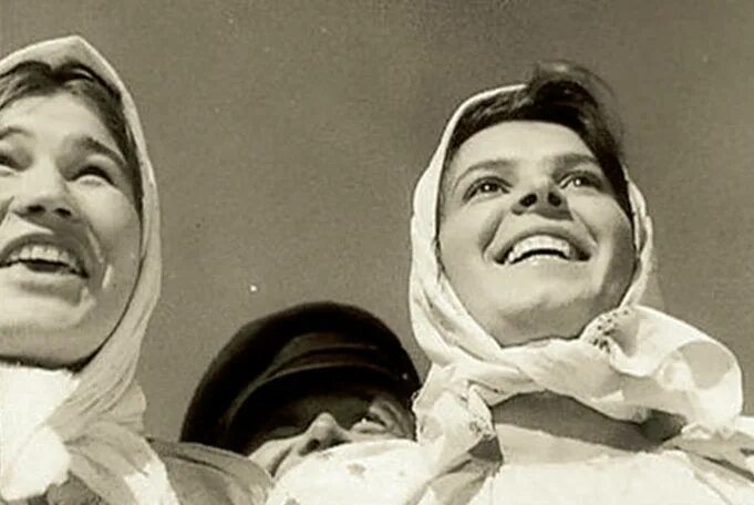 Земля 1930 александр довженко. «земля», александр довженко, 1930 г. Фильм земля реж довженко. Кадры из фильма земля довженко. Земля фильм 1930 максимова.