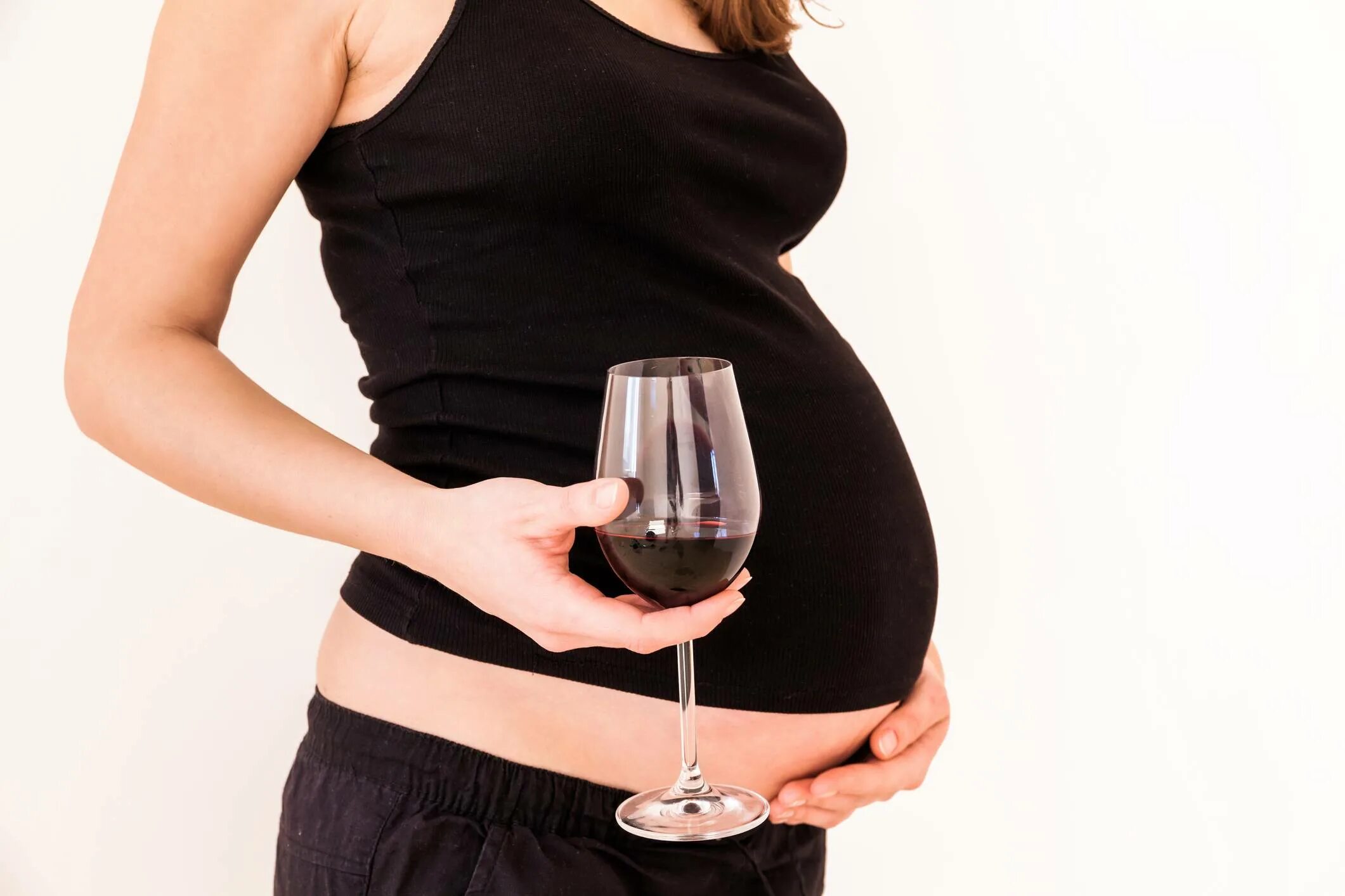 Мамы пьют вино. Алкоголь и беременность.