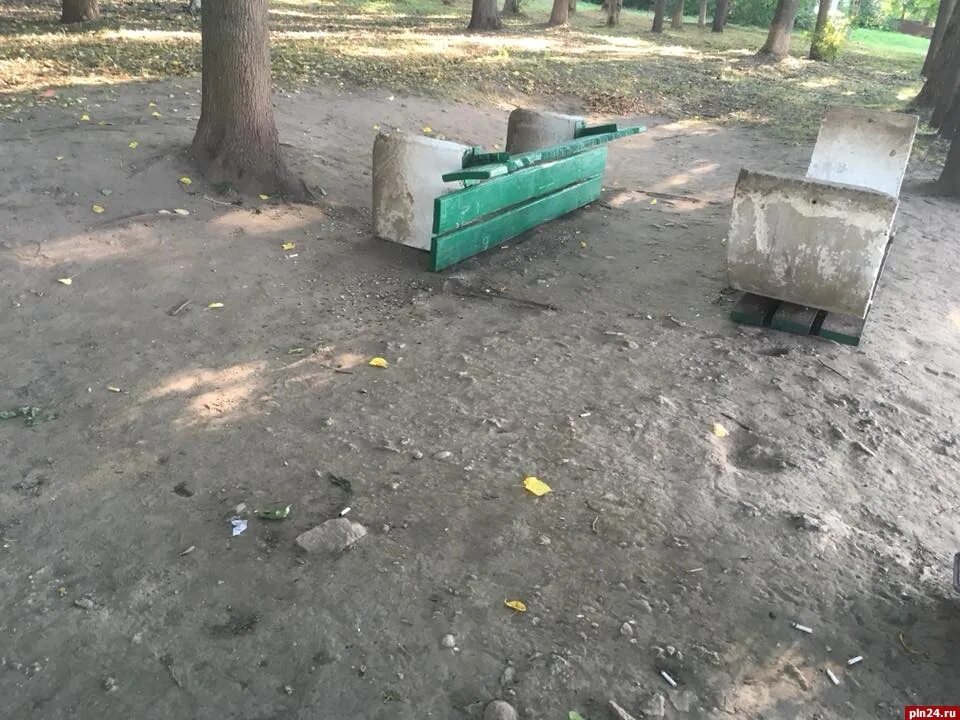 Вандалы в школе. Вандализм в парках. Вандализм новости. Памятники ветеранам локальных войн. Вандализм новости.