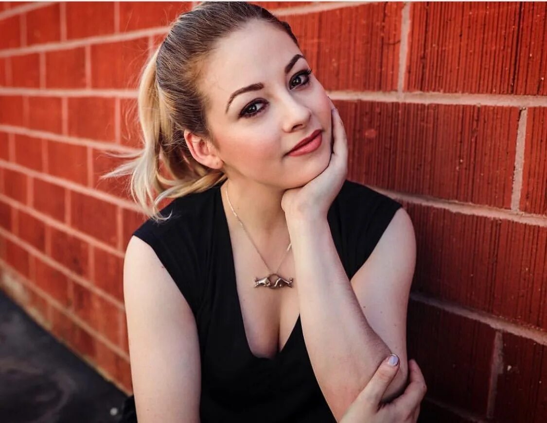 Gracie parker. Грейси голд. gracie gold instagram. gracie bondressed. gracie gold hot.