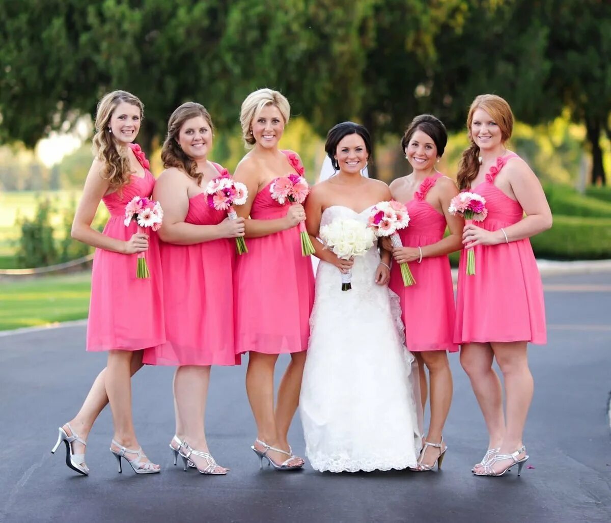 подружки невесты. подружки невесты на свадьбе. подружки невесты на свадьбе. подружки невесты. свадьба в оранжевом цвете.