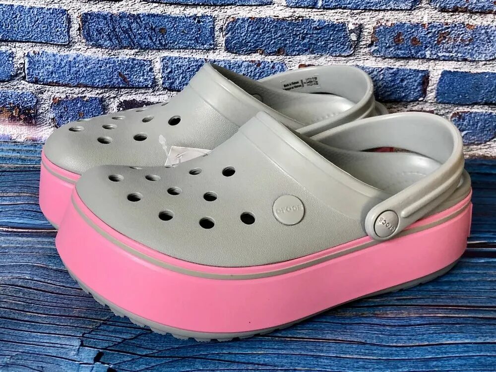 Кроксы на платформе женские. Crocs Crocband platform. Кроксы коллекция 2021. Кроксы 2022 на платформе. Крокс на платформе 205631.