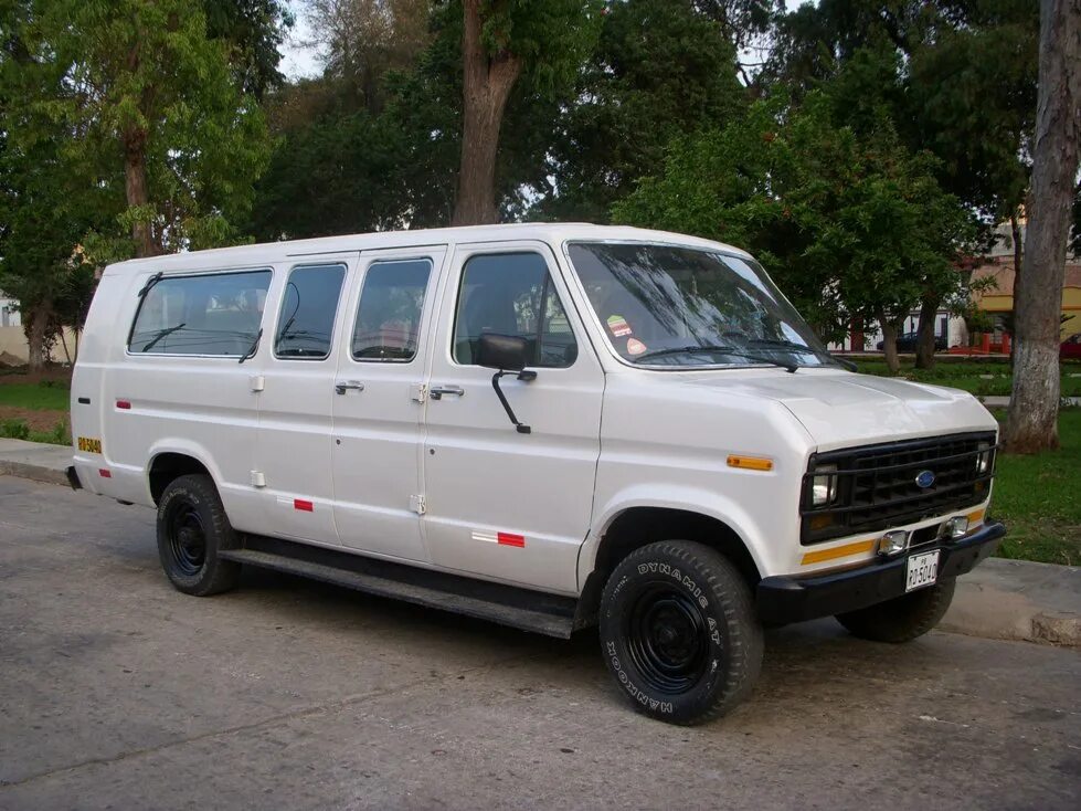 Форд эконолайн купить. Форд Эконолайн е350. Форд Эконолайн 2003. Ford Econoline 1999. Ford Econoline 350.