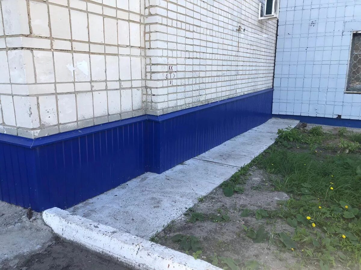 Цоколь мкд. Цоколь мкд отделка. цоколь многоэтажки. облицовка цоколя многоэтажки. отделка фундамента мкд.