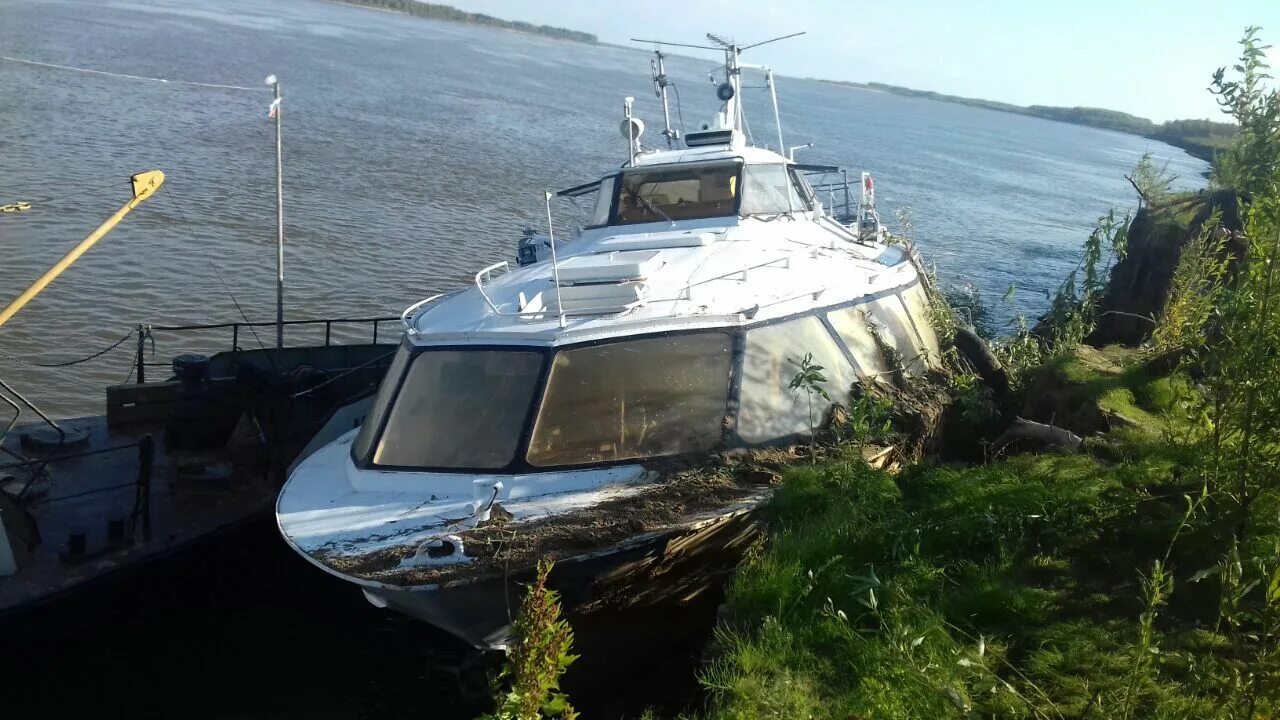 Теплоход спутник самара прогулки по волге. Речная прогулка. Осадка прогулочных судов каналов санкт петербург. Прогулочный корабль. Село рождествено самарская.