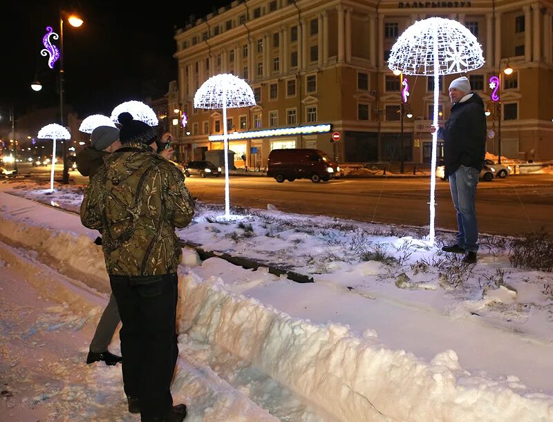 Новости нажми. Центральная площадь Владивостока зимой. Зимний городок Владивосток. Мужчина зимой в Владивостоке. Фото Владивостока в зимний период.