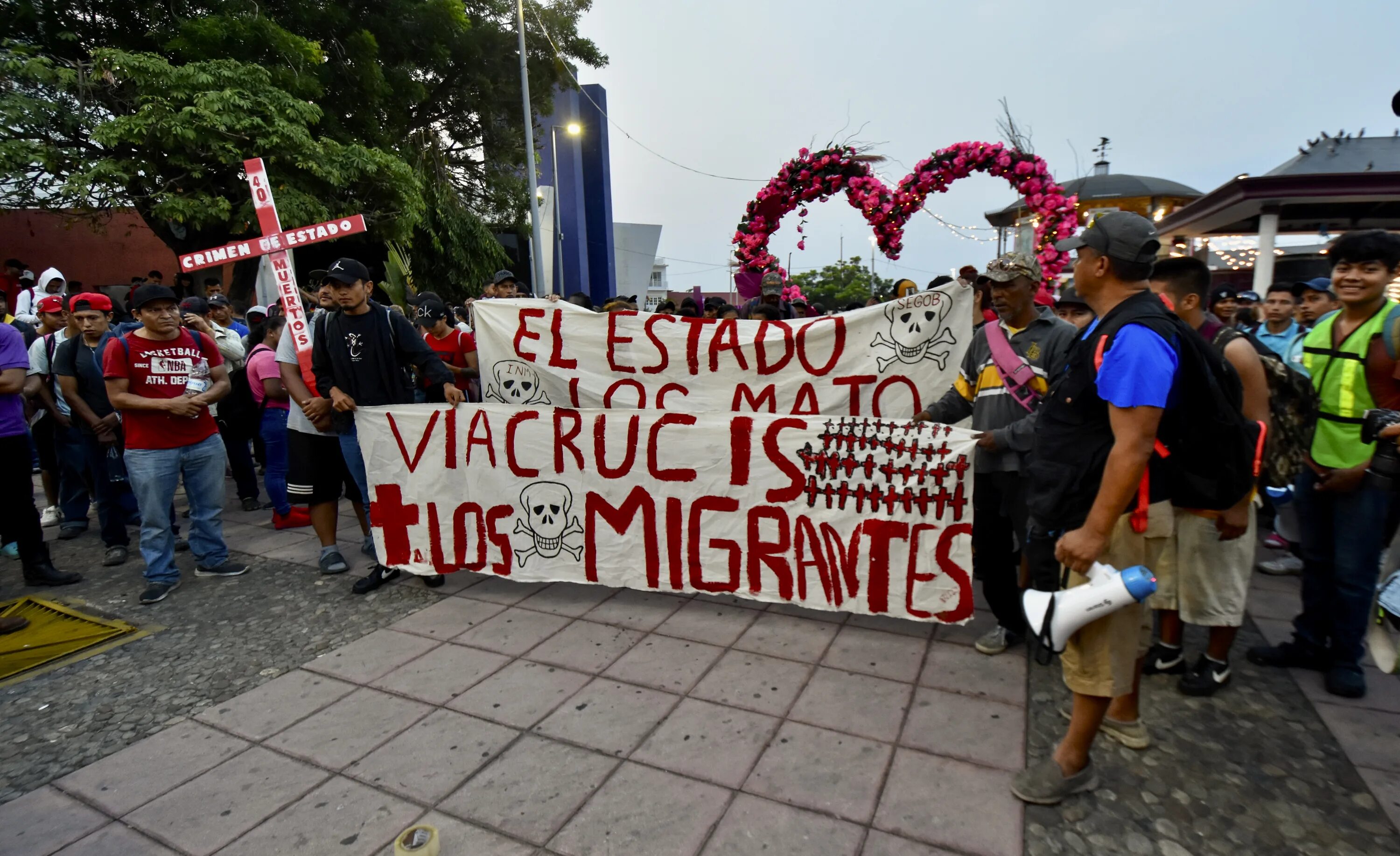 Протесты против мигрантов. Демонстрация. Американцы против мигрантов. Шествие мигрантов 21.04.2023. Мексика митинг