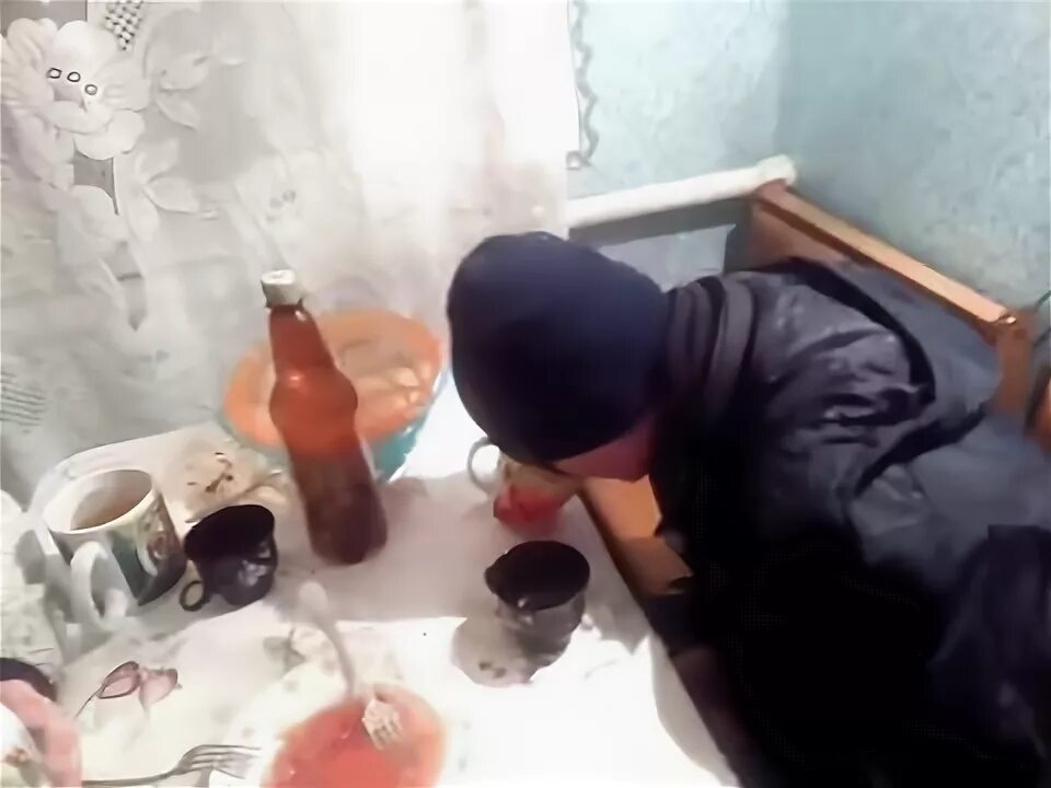 Полиция клары цеткин сотрудники брянск. Пензенские мини алкоголь. Алкоголики пенза. Алкоголики пенза. Алкаши в баре.
