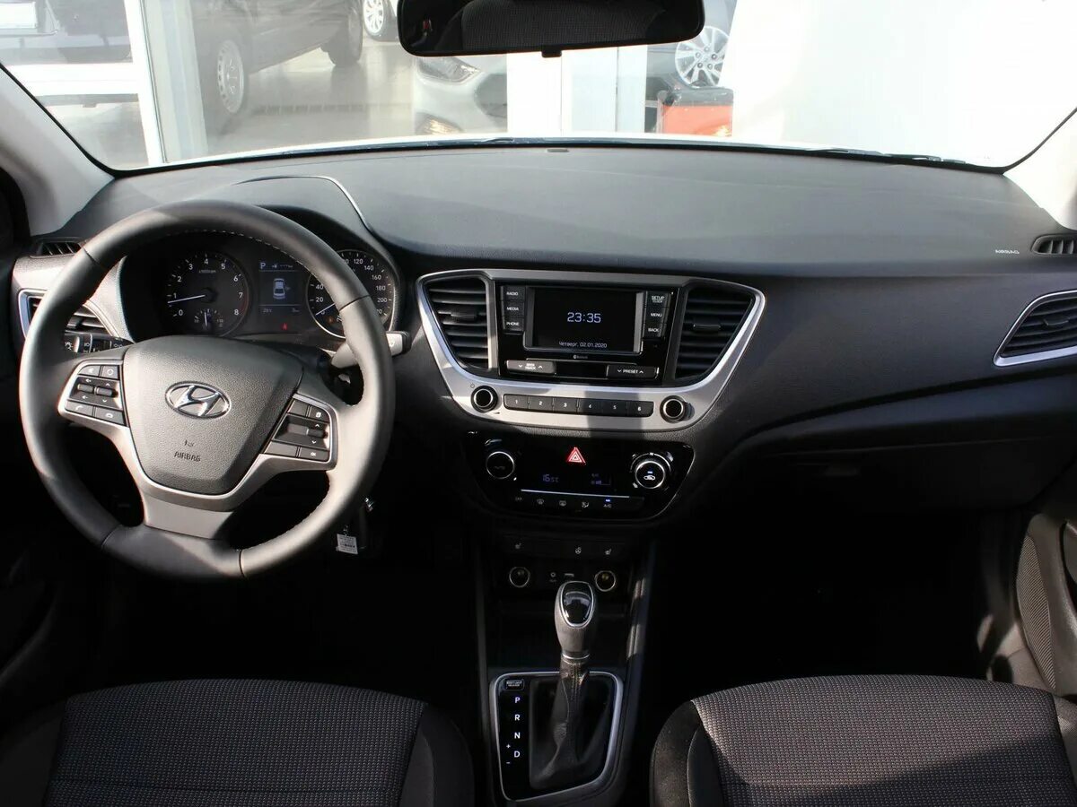 Комплектация нового соляриса. Хёндай Солярис 2018 комплектации. Hyundai Solaris Comfort New. Хендай Солярис комплектация комфорт. Hyundai Solaris Comfort 2012.