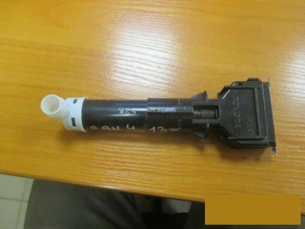 тойота рав 4 форсунка омывателя. форсунка омывателя фары рав 4. форсунка омывателя фар тойота рав 4 2006 правая. форсунка омыватель фар рав 4. форсунок омывателя фар раф 4.