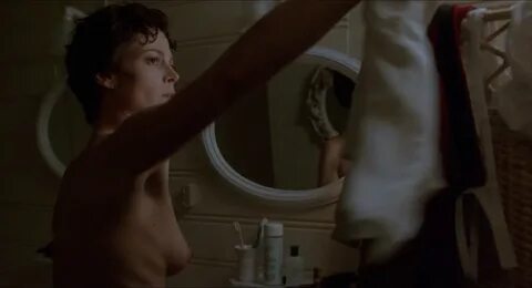 Slideshow nude pics of sigourney weaver.