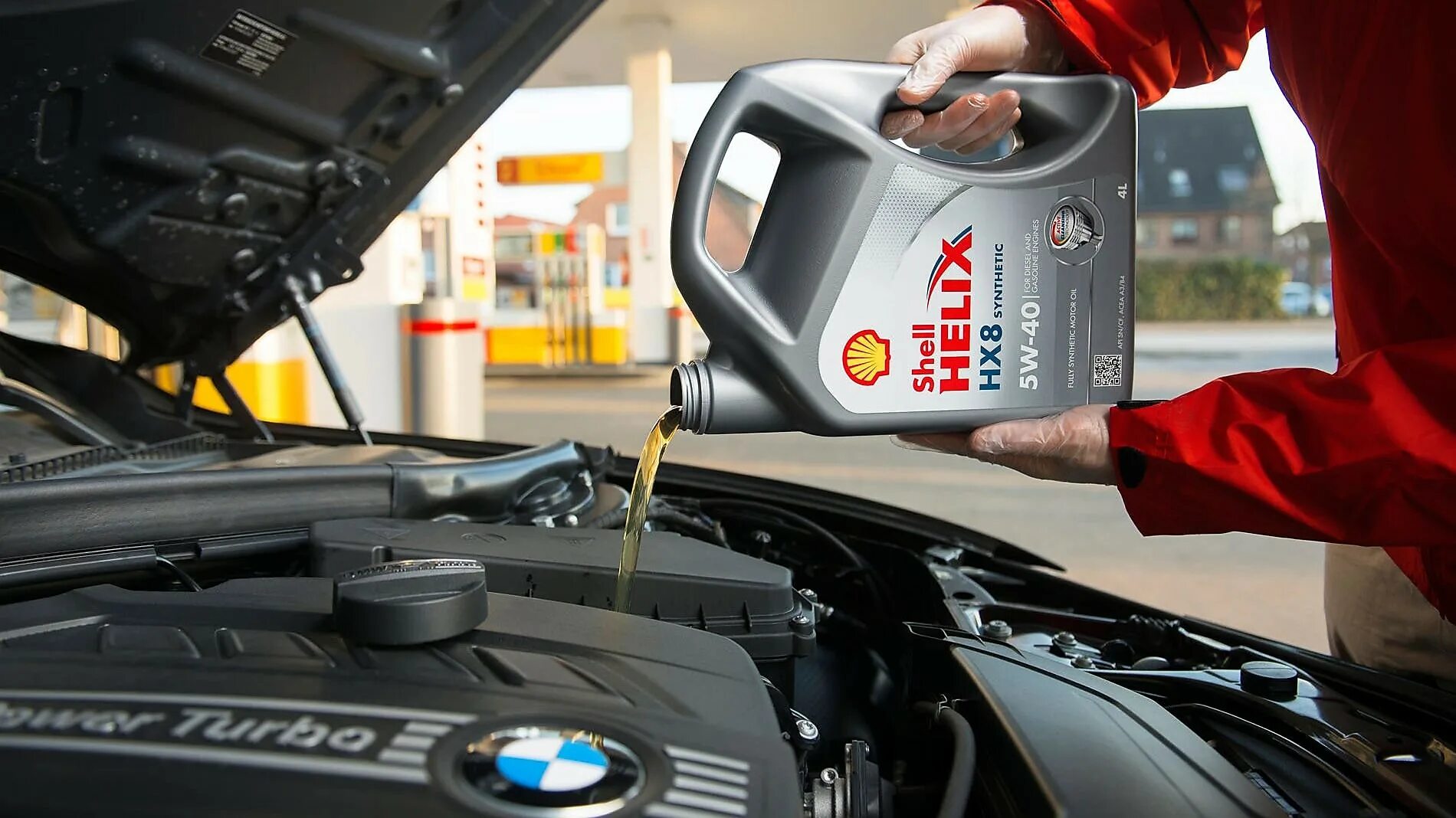 Уходит моторное масло. Shell Helix Motor Oils. Шелл 2000 масло. Моторное масло Shell Helix баннер. Shell Helix Ultra реклама.