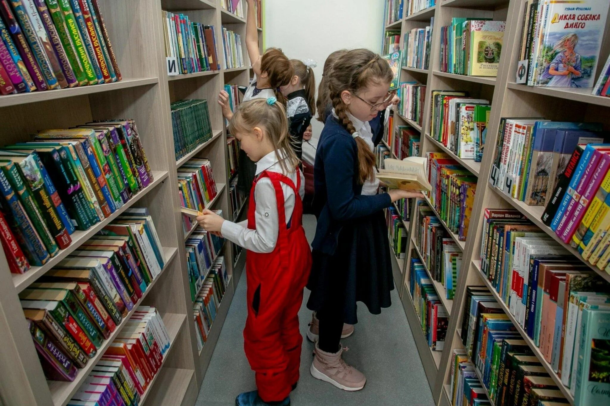 Массовая библиотека для детей. Библиотека картинки. Мероприятия в библиотеук. Детские библиотеки. Детский зал в библиотеке.