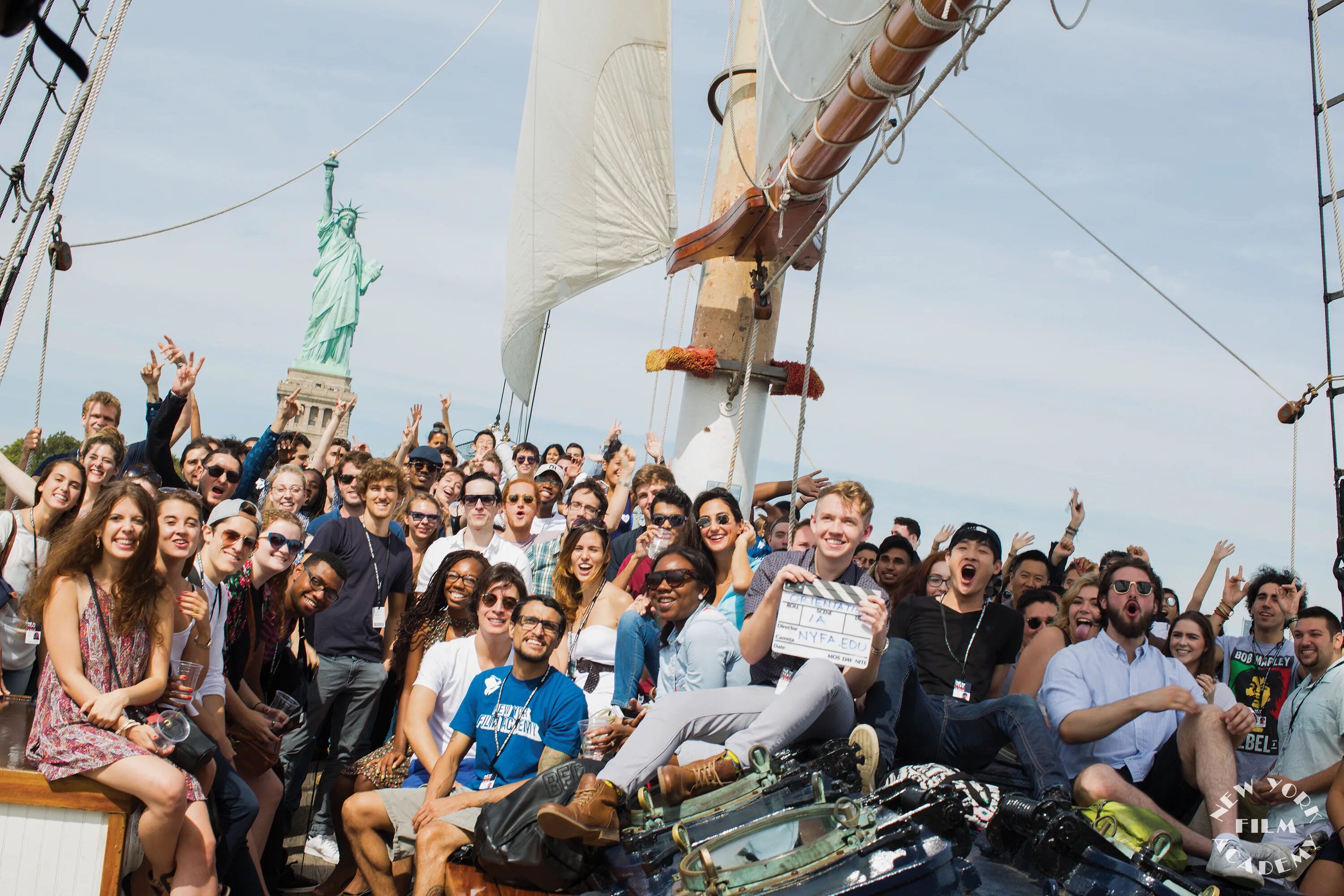 Торнвуд нью-йорк. Академия киноискусства в нью-йорке. New academy. American academy school logo. Шрифт academy engraved.