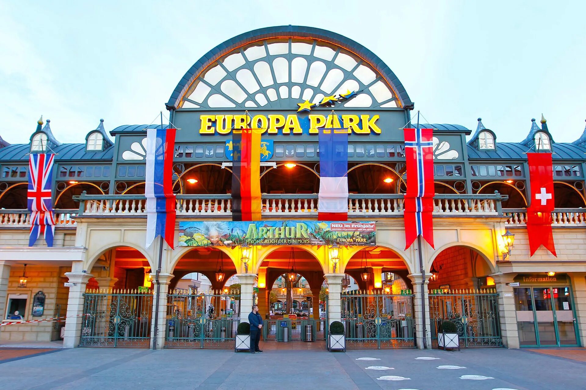 Развлечения в европе. Парк Европы, Руст, Германия (Europa-Park). Парк аттракционов Europa Park в Германии. Европа парк Руст Германия. Европарк Германия аттракционы.