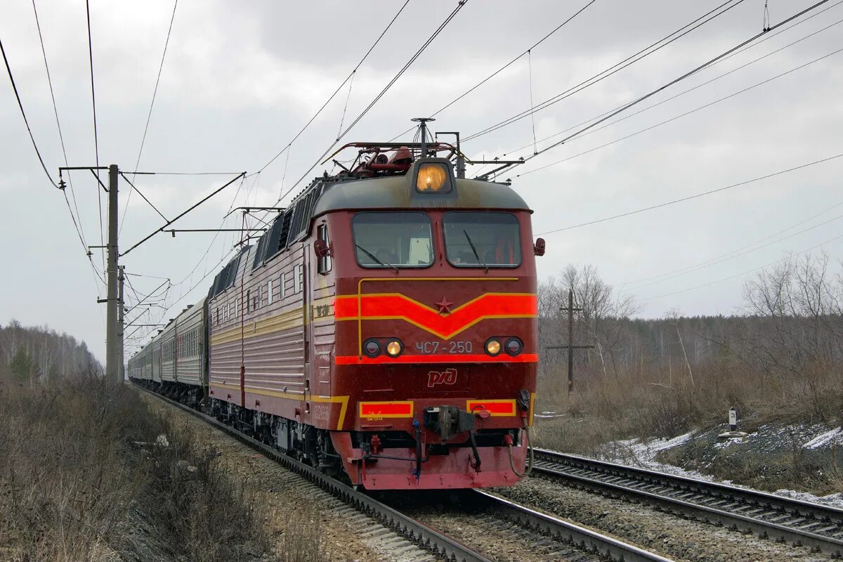 Электровоз чс7 242. Чс7 011 электровоз. Чс7-015. Электровоз Шкода чс7. Движение поезда 250