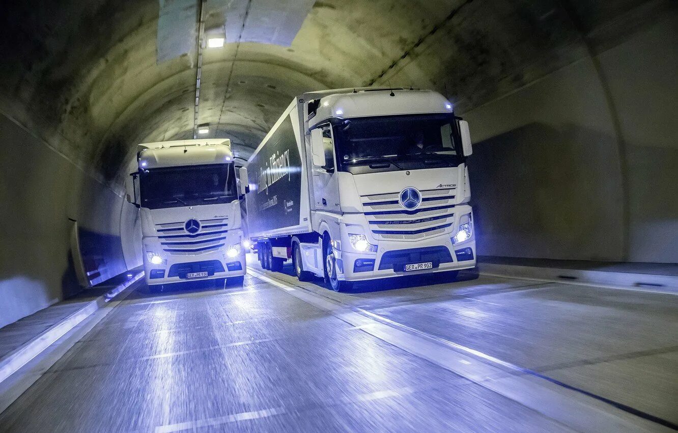 Крутые дальнобойщики. Грузовик Мерседес Актрос Дальнобой. Mercedes Actros 2023 Дальнобой. Mercedes Actros 2022. Мерседес Актрос Дальнобой синий.