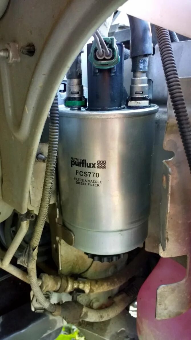 Замена топливного фильтра меган дизель. Топливные фильтра renaulr megan 3. Топливный фильтр рено меган дизель. Топливный фильтр рено меган 3 дизель. Топливный фильтр рено меган 3 1.