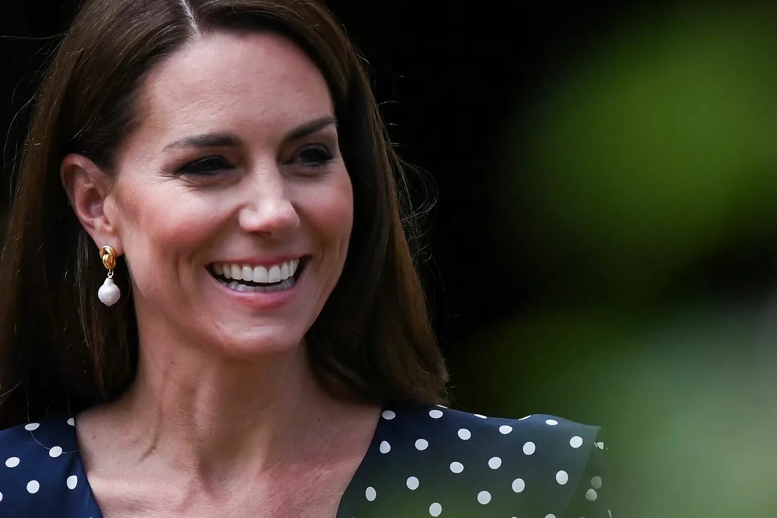 Kate Middleton looks regal in green as she and her family attend the Wimbledon f
