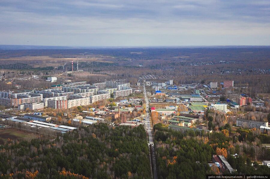 Академгородок новосибирск военная. Новосибирский Академгородок. Новосибирский Академгородок панорама. Академгородок Новосибирск 2010. Академгородок Екатеринбург.