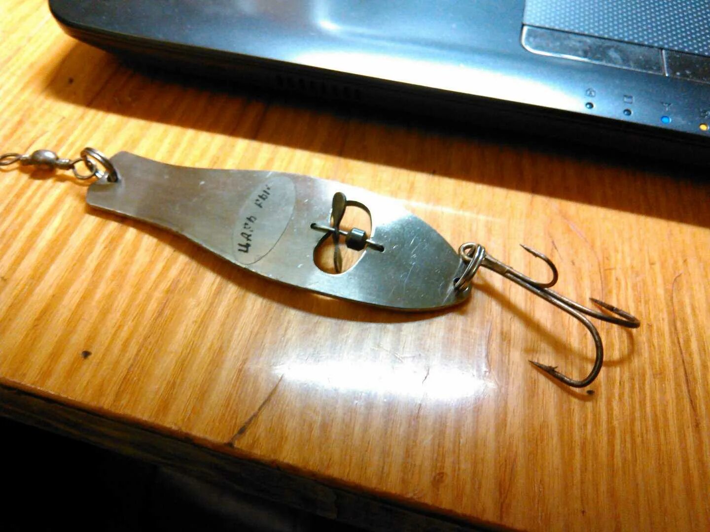 Суровикинская блесна на судака. Колеблющаяся блесна bushido. Блесна самому. Советская блесна незацепляйка. Блесна колебалка двойная шумовая.