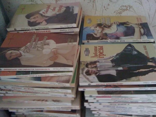 Куда можно сдать книги. Скупка книг. Куда можно сдать книги. Куда продать старые книги. Куда можно сдать книги.