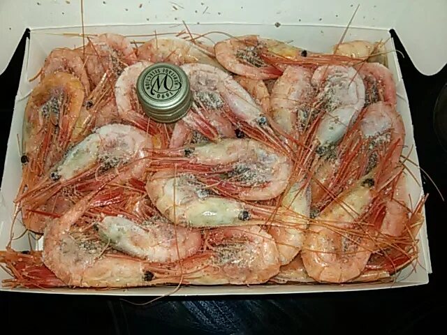 Чилим креветка сахалин. Креветка северная сахалин. Креветка сахалина. Свежевыловленная сахалинская креветка. Северная креветка 70/90 промфлот.