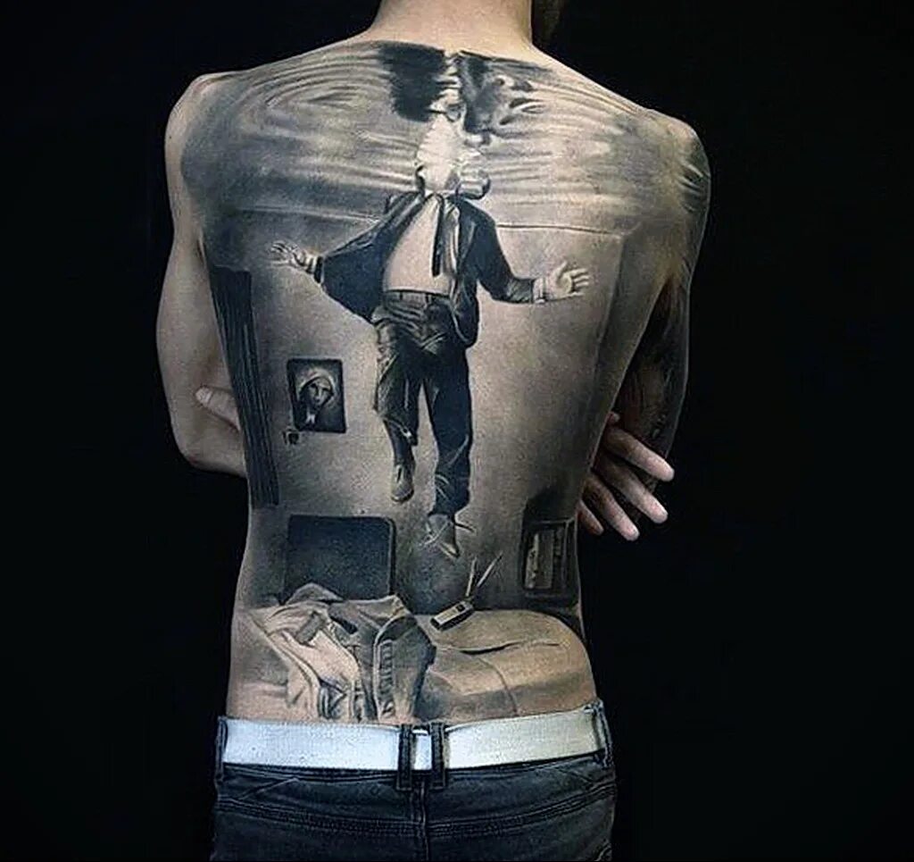 тату на лопатке мужские. реалистичные татуировки. тату на руке и спине мужская. тату на спине мужские. тату на спине.