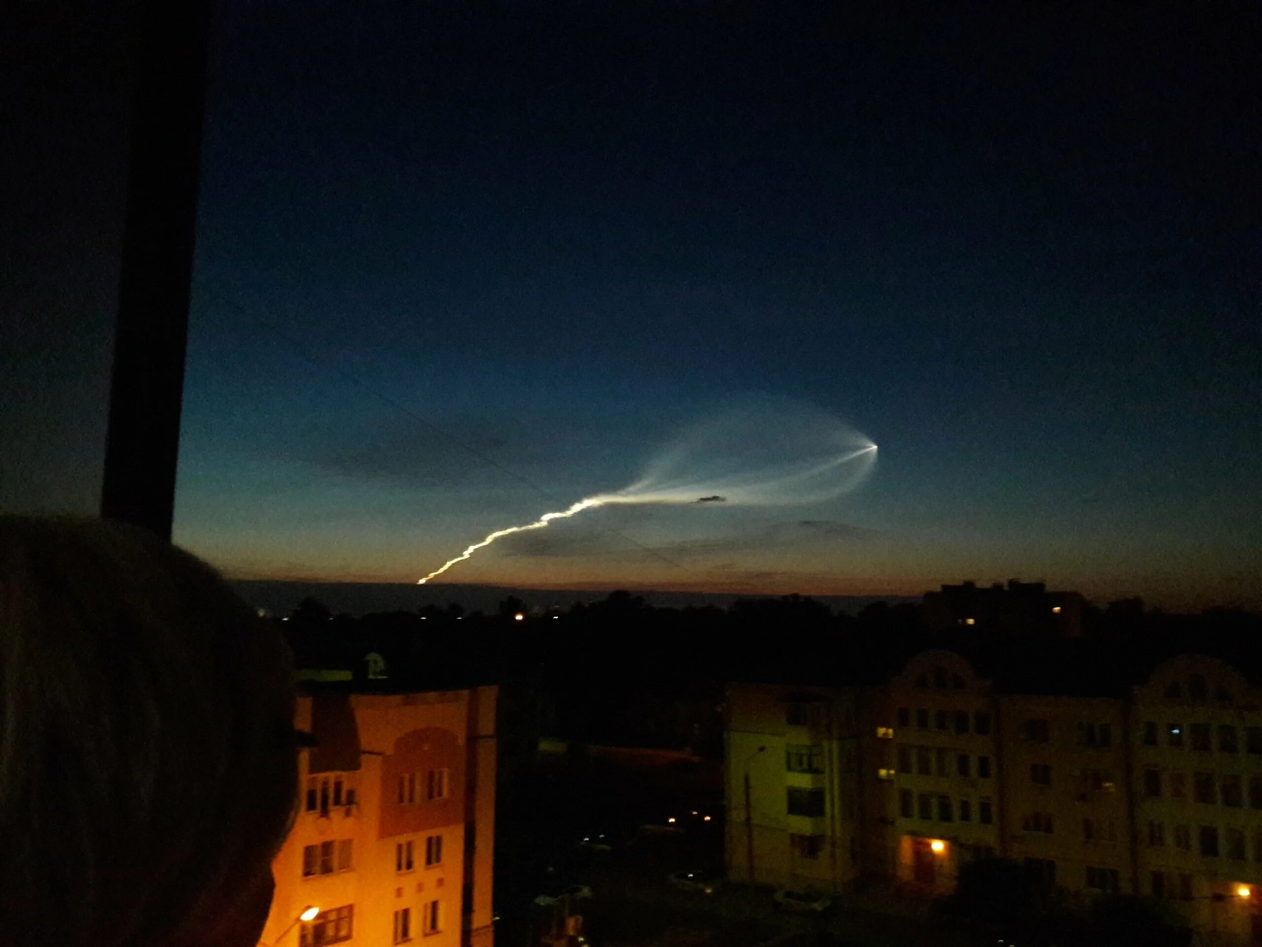 Яркий объект в небе сейчас. Нло в новосибирске вчера 2025. нло ёё. нло в небе. странные объекты в небе.