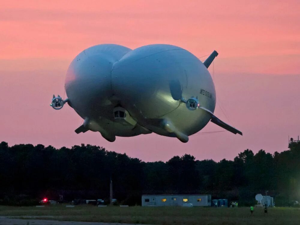 необычные самолеты. аэростат геншин. летать зад. летать зад. Airlander 10 внутри.