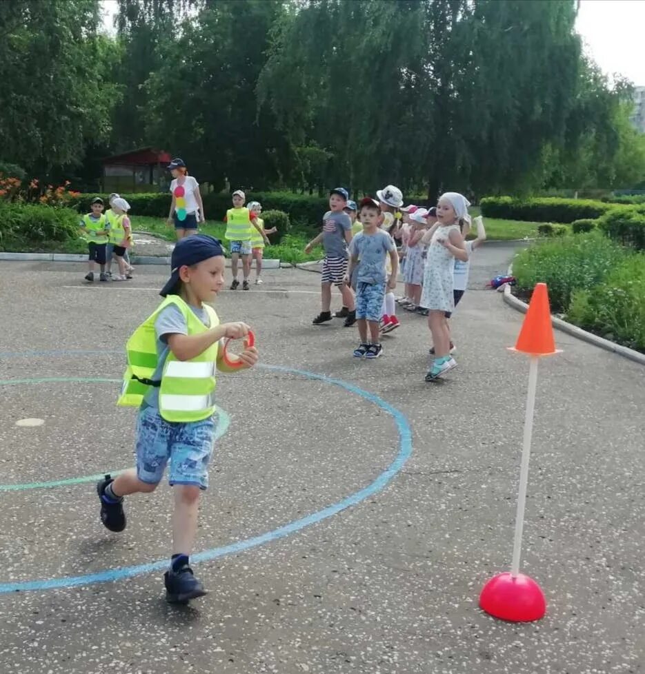 Зеленый огонек в доу. Конкурс дошкольники зеленый огонек. Поделки на конкурс зеленый огонек в детском саду. Конкурс зелёный огонёк в детском саду. Конкурс зелёный огонёк в детском саду.