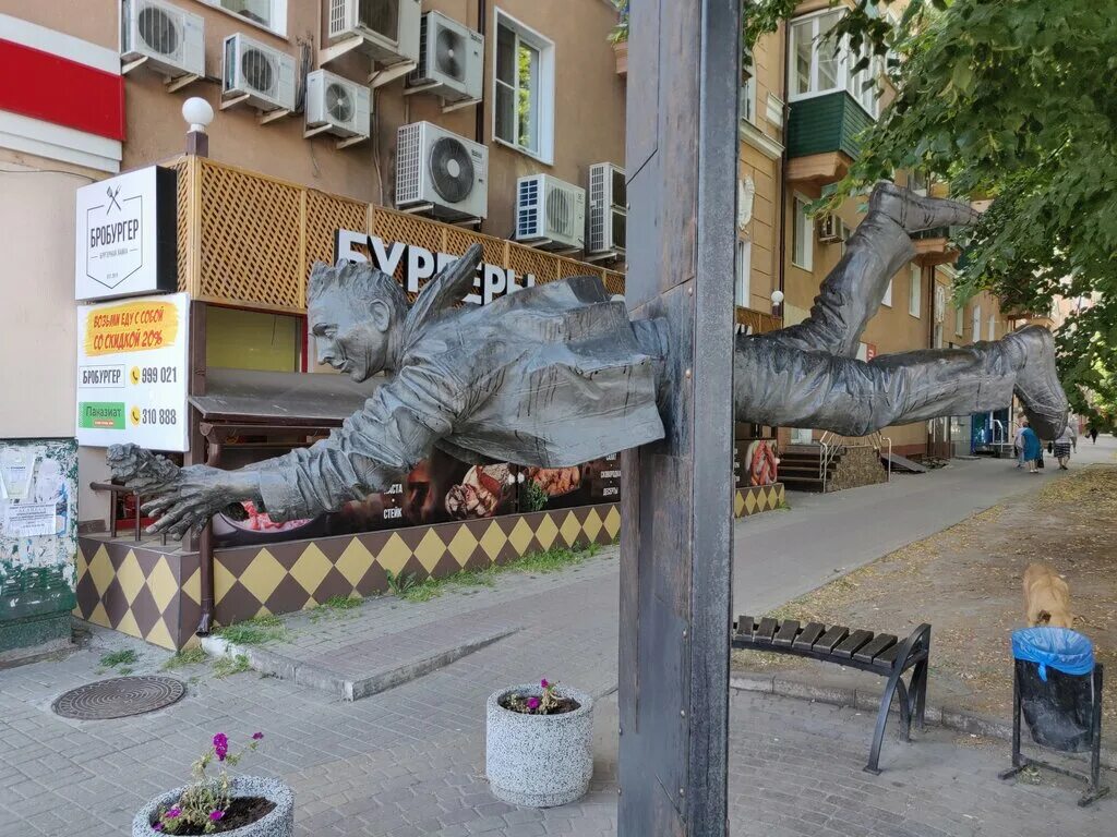 скульптура свидание г курск курская область. кгсха курск статуя студента. памятник предпринимателю курск. скульпторы курска. статуя свиданий курске.