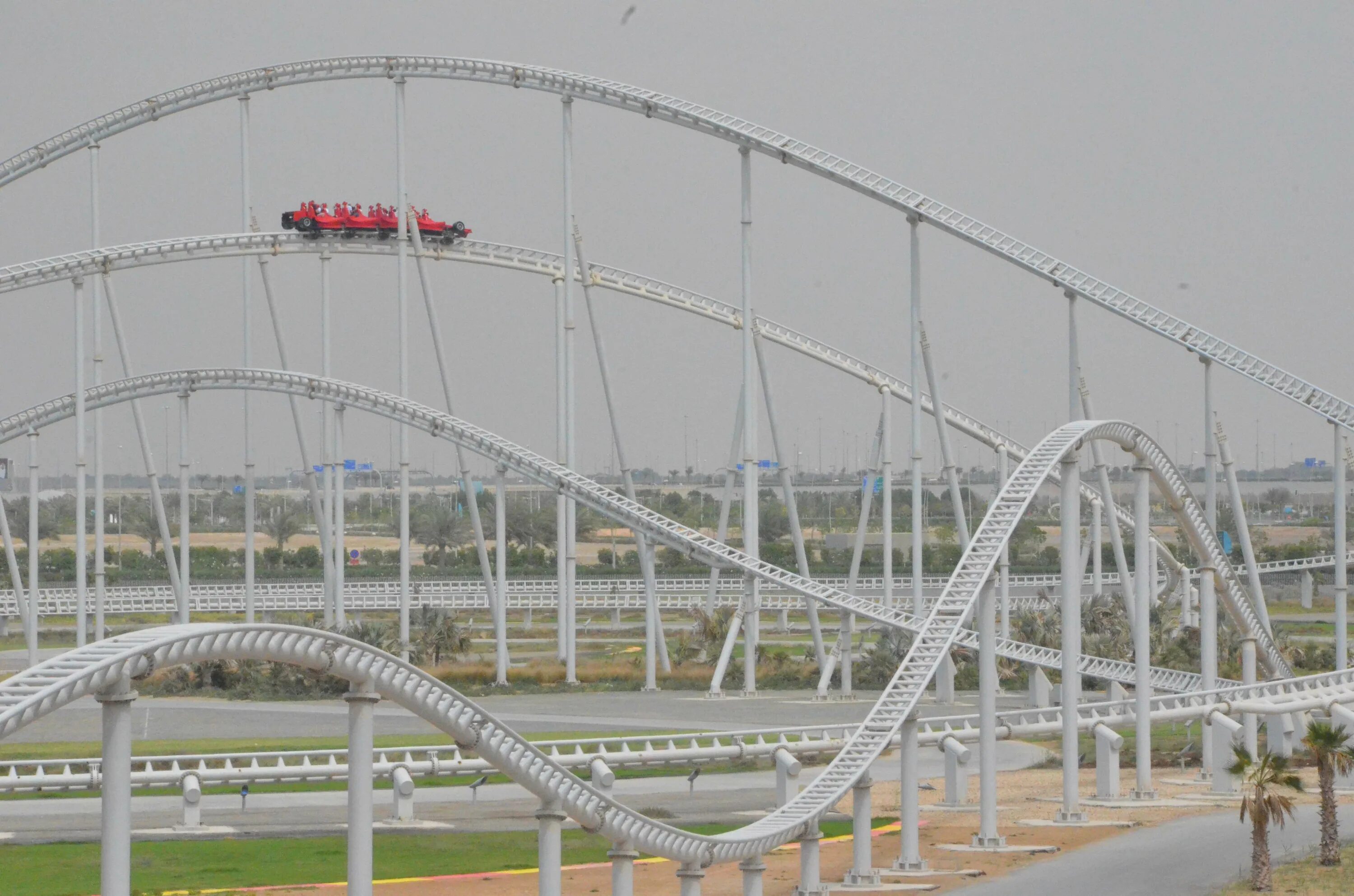 Феррари парк дубай американские горки. Kingda ka американские горки. Formula rossa" в ferrari world в абу-даби. Ferrari world абу-даби аттракционы. Феррари парк абу даби аттракционы.