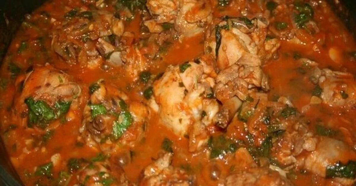 Рецепт курица чахохбили духовка. Чахохбили хмели сунели. чикен чахохбили. чахохбили с курицей. чахохбили на сковороде.