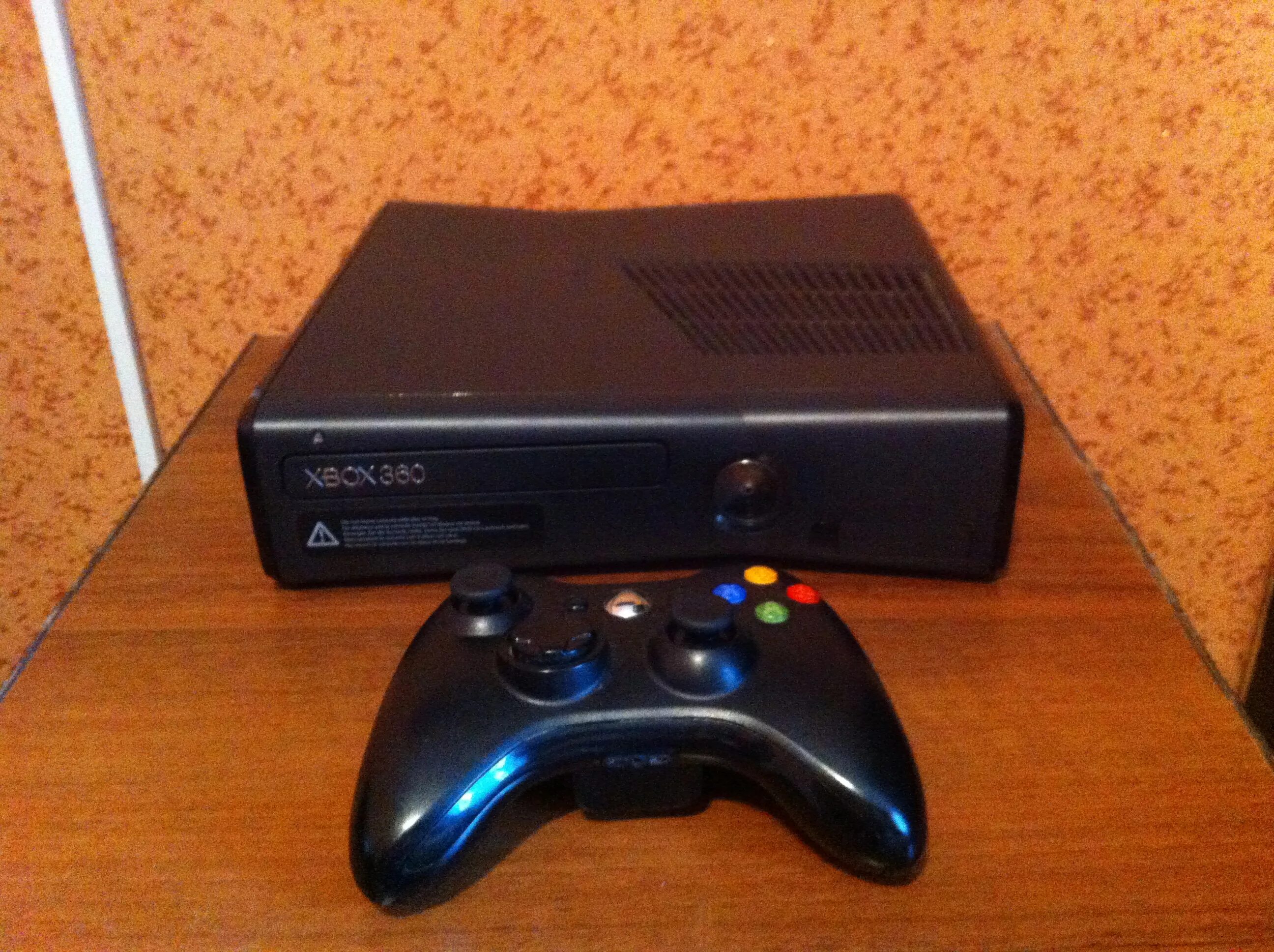 Фрибут 500 рублей. Xbox 360 Slim. Икс бокс 360 слим. Xbox 360 Slim e. Xbox 360 Slim freeboot.