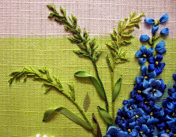 Вышивка гладью на одежде. Вышивка лентами на одежде. Вышивка на одежде мастер класс. Цветочная вышивка на одежде. Вышивка цветы на одежде.