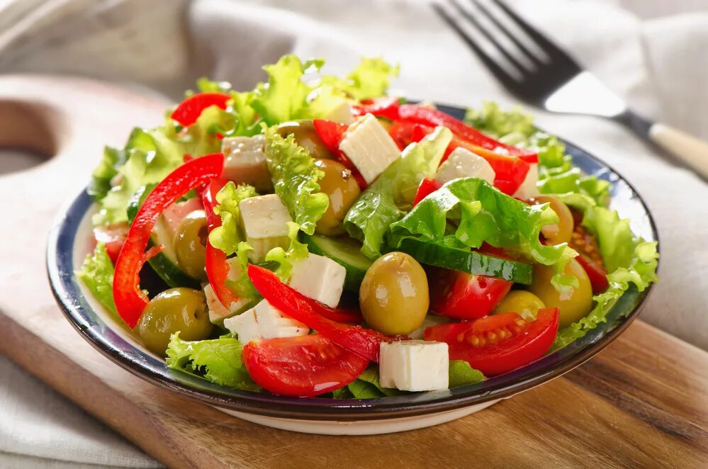 Салат без овощей рецепт. Салат. Овощной салат. Сласты. Греческий салат.