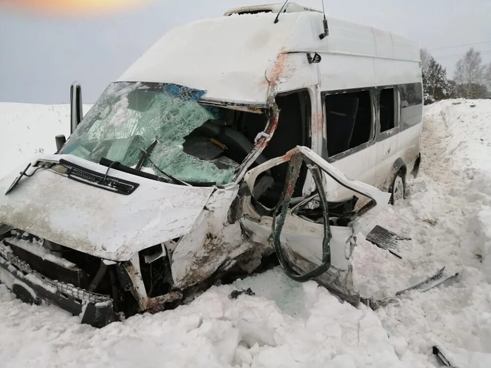 Разбитый микроавтобус. Крупные аварии в Башкирии.