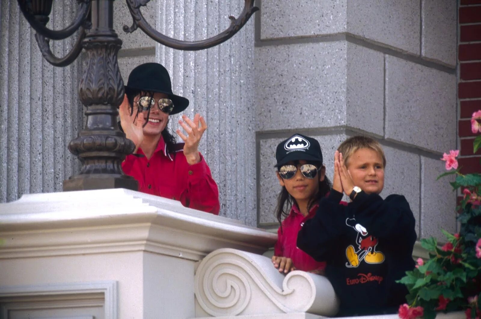 Сколько лет майклу джексону в 2024. Michael Jackson Disneyland 1994. Диснейленд 1992.